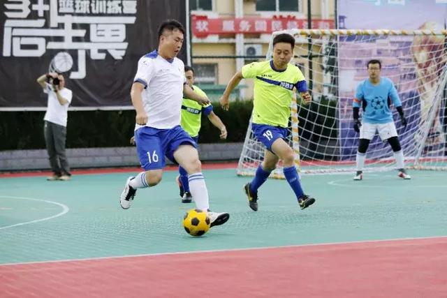 0-4！广州年轻球员心态已爆炸 防线各种轻易漏人